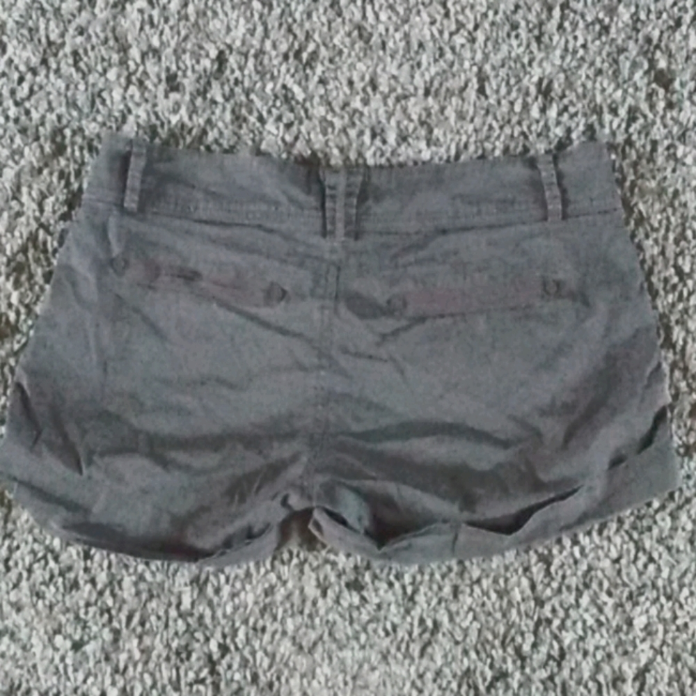 Grey shorts - Picture 2 of 3